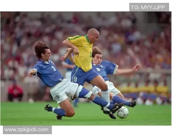 聚焦世界足球巨星激情对决与巅峰荣耀时刻全景深度精彩呈现非凡魅力